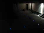 Ambientefoto, Easy Living Einfahrt mit LED-Leuchten bei Nacht.