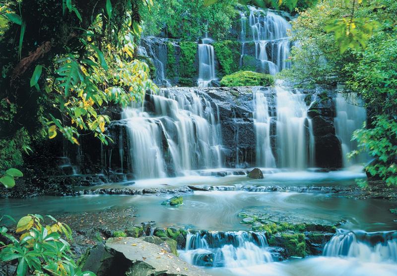 Wasserspiel, kleiner Wasserfall - bei Klick zurck zur Motivbersicht