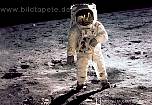 Fototapete MAN ON THE MOON, Originalfoto von Neil Armstrong beim Mondspaziergang im Mare Tranquillitatis - bei Klick Artikelbeschreibung