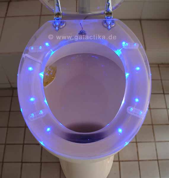 Die Welt kann so schn sein ... blaues LED Klo Galactika