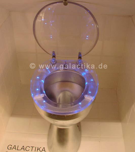 WC-Sitz mit amparo-blauen LEDs. Unterhaltsame Neuvorstellung auf der Frankfurter Messe.