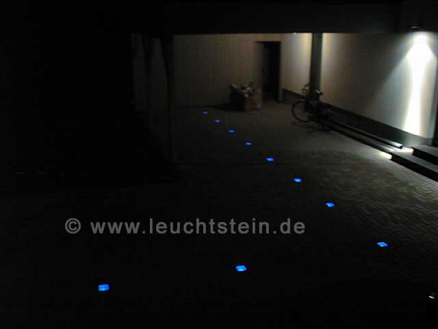 amparoblaue LED-Leuchte Wisdom Garageneinfahrt, intelligentes Haus Ahaus