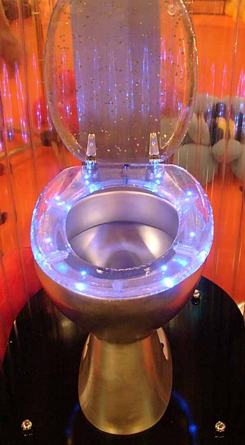 LED Leuchtender Klodeckel auf der Ambiente - Tendence, Frankfurter Messe